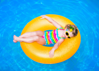 Toddlers swimming pool float - featured image
